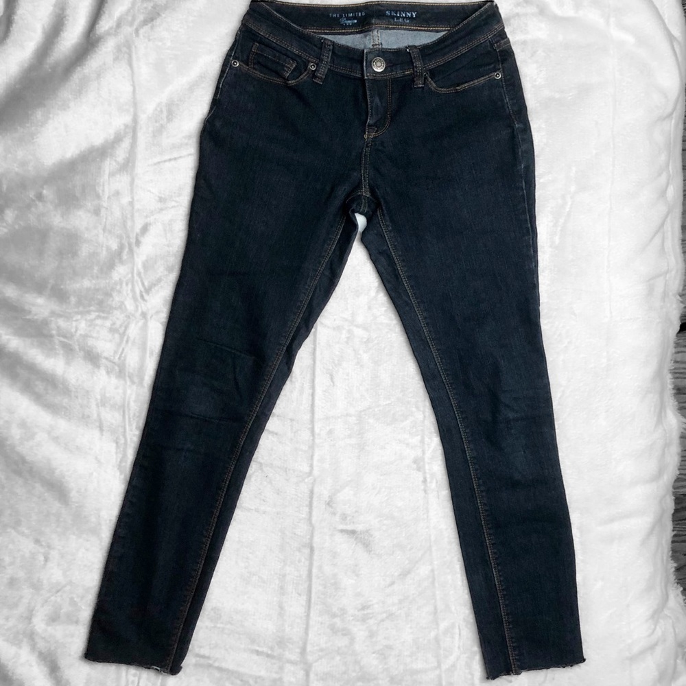 𝅺The Limited Short Denim Jeans with Distressed Cut Size 4